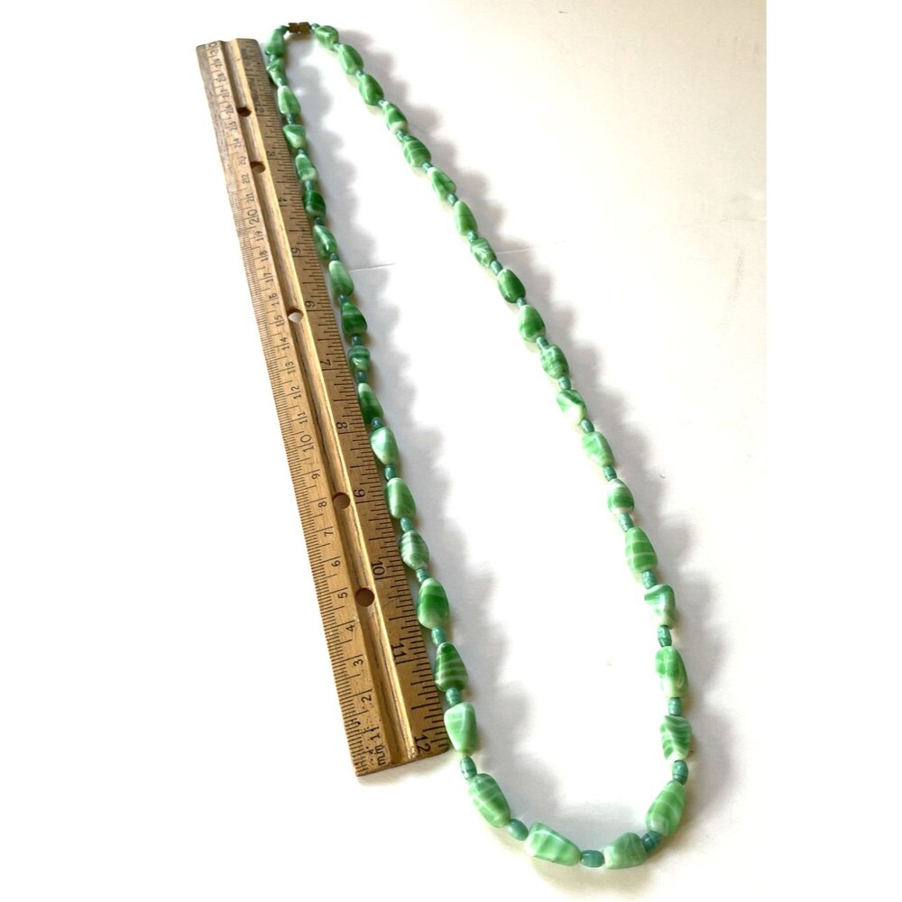 Vintage Green Glass Bead Necklace Swirled - Picture 7 of 9
